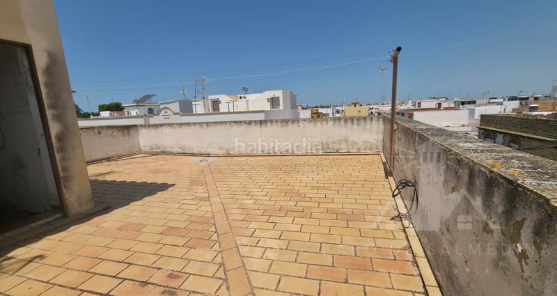 Foto f870b5b3-a04f-43dd-9705-7e2746e0f1e2. Casa adossada a Avenida de Rota Chipiona