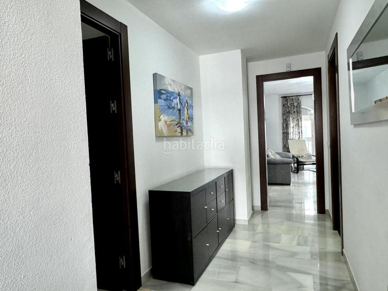 Foto 412c7a5a-3d00-4d3c-928e-73b47a6c310c. Alquiler piso gran oportunidad de playa y tranquilidad en Fuengirola