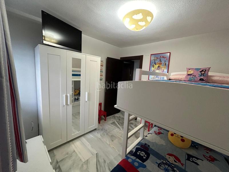 Foto b3afb3c6-afc3-42d0-b720-6d1a1fa45754. Alquiler piso gran oportunidad de playa y tranquilidad en Fuengirola