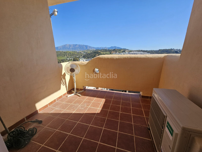Foto 41f5929e-7b75-4700-87ae-038237e5011f. Piso dúplex en la cala a pasos de todo con vistas laterales al mar en Mijas
