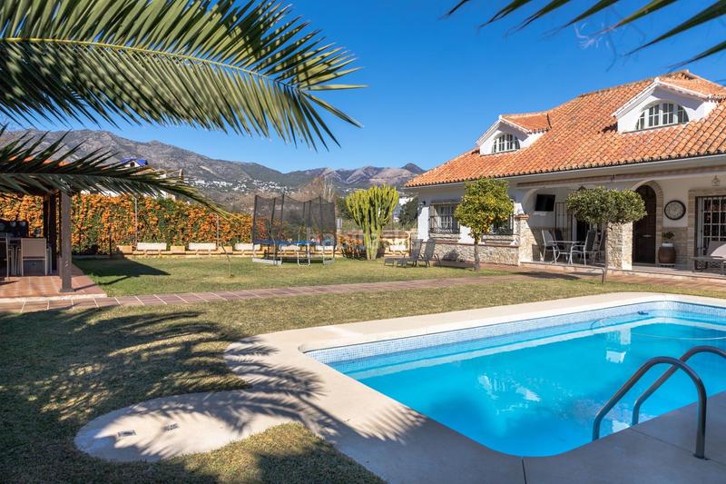 Foto 0efe865a-0eac-404d-bf02-4f8836e2b206. Casa amb piscina a campo de Mijas Mijas