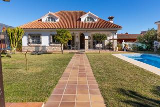 Casa  Naranjos del lagarejo. Preciosa villa andaluza en zona residencial cercana a servicios