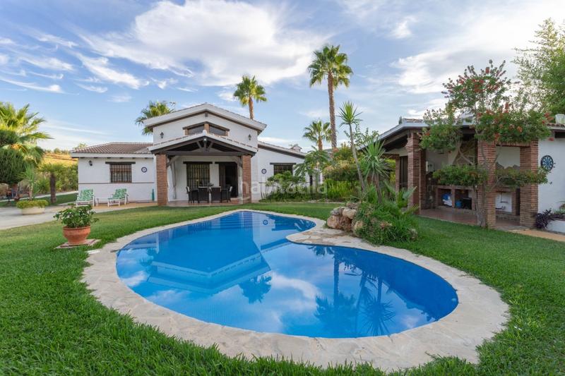 Foto b135a40b-5676-482f-a98b-bb875e138952. Chalet 2 chalet independientes con piscina en Centro Alhaurín el Grande