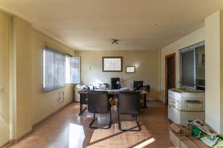 Rent Office space in Centro. Oficina con recepción y trastero