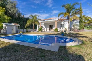 Location Chalet à Centro. Bonito chalet con piscina, jardín y muy buenas vistas