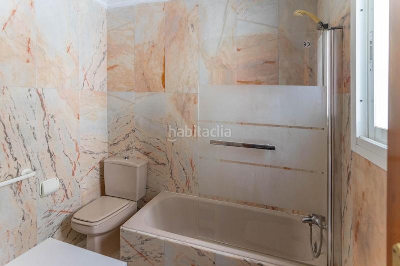 Foto 5eca1f13-d650-4035-988e-2157427e69f7. Rent penthouse with heating in Puerto Deportivo Fuengirola