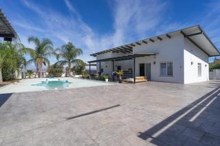 Affitto Chalet in Centro. Moderno chalet, con piscina, zona de barbacoa y garaje en urbani