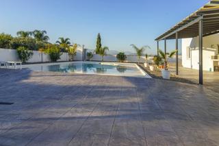 Lloguer Xalet a Centro. Moderno chalet, con piscina, zona de barbacoa y garaje en urbani