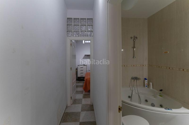 Foto 333ed6b8-6546-41c0-af57-061e39f79fb4. Apartamento  en planta baja en edificio en primera linea de playa en Fuengirola