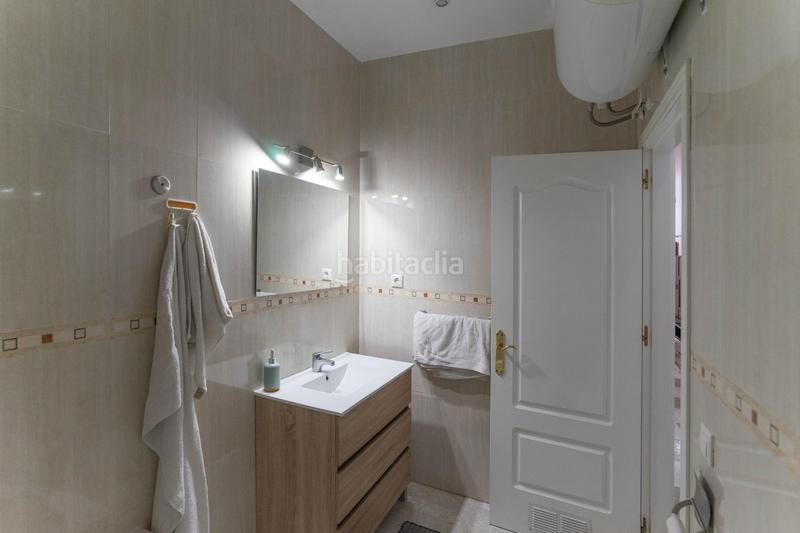 Foto 363b51bb-bd2a-45f5-9878-05eb6a910ec2. Apartamento  en planta baja en edificio en primera linea de playa en Fuengirola