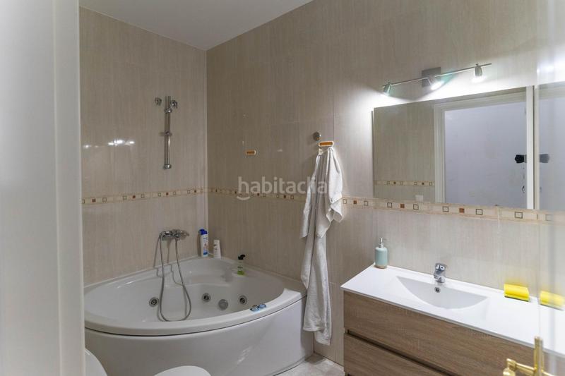 Foto 942417ca-87ea-4af1-b026-42a6b88b4a76. Apartamento  en planta baja en edificio en primera linea de playa en Fuengirola
