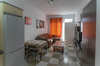 Appartement à Las Gaviotas - Carvajal. Apartamento en planta baja en edificio en primera linea de playa
