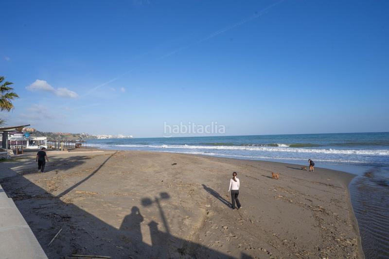 Foto fb0388a1-d32a-4c76-b85b-ea3481b6f062. Apartamento  en planta baja en edificio en primera linea de playa en Fuengirola