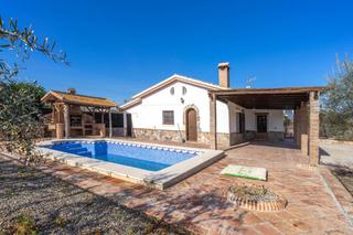 Lloguer Xalet a Centro. Chalet con porche cubierto, piscina y barbacoa.