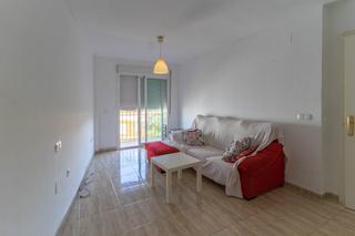 Pis en Centro. Piso con piscina comunitaria, plaza de parking y trastero.  cerc