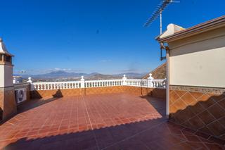 Lloguer Casa adossada a Centro. Casa adosada con garaje, patio y terraza con espectaculares vist