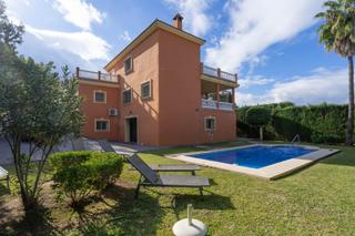 Miete Chalet in Centro. Chalet con piscina, jardín con césped y garaje