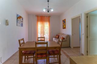 Miete Etagenwohnung in Centro. Piso cerca del centro y de parque con pequeño patio, trasterolav