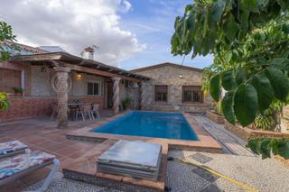 Miete Chalet in Centro. Chalet pareado con piscina, cerca del pueblo