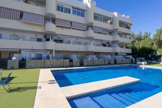 Rent Apartment in Torreblanca del Sol. Apartamento con terraza, aparcamiento y piscina comunitaria, en