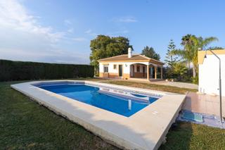 Miete Chalet in Centro. Chalet con piscina, jardin, barbacoa, trasterolavadero, plazas d