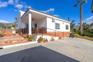 Location Chalet  Lugar la alquería. Chalet con piscina pequeña y jardin