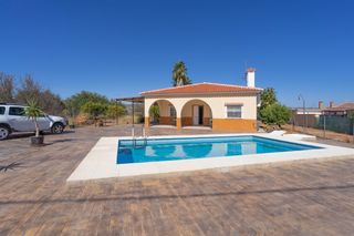Rent Chalet  Lugar lauro golf. Chalet con piscina, jardin y garaje