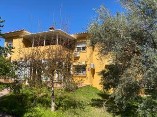 Chalet  Calle estepona. Villa independiente con casa de invitados y 2500m2 de parcela