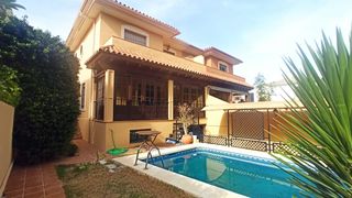 Rent Towny house in Capellanía - Retamar. Pareado de esquina con piscina en capellanía!!!