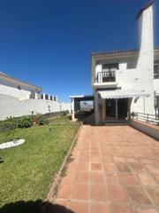 Casa aparellada  Calle ramón gómez de la serna. Fantastico chalet pareado