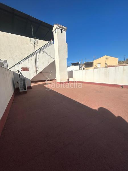 Foto ee96e68e-3c80-419b-80fb-76d5a35ab5f4. Piano terra con camino parcheggio in Santa Isabel Málaga
