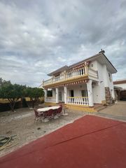 Chalet  Calle seguidilla. Oportunidad unica independiente con piscina en fuensanguinea!!