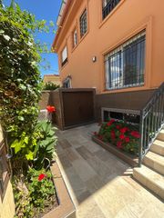 Casa aparellada a Pinos de Alhaurín