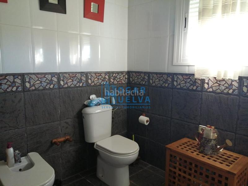 Foto 7e981fa4-fd33-41d0-a6e8-c204456f52c7. Casa fantástico chalet independiente de 2 plantas en Aljaraque