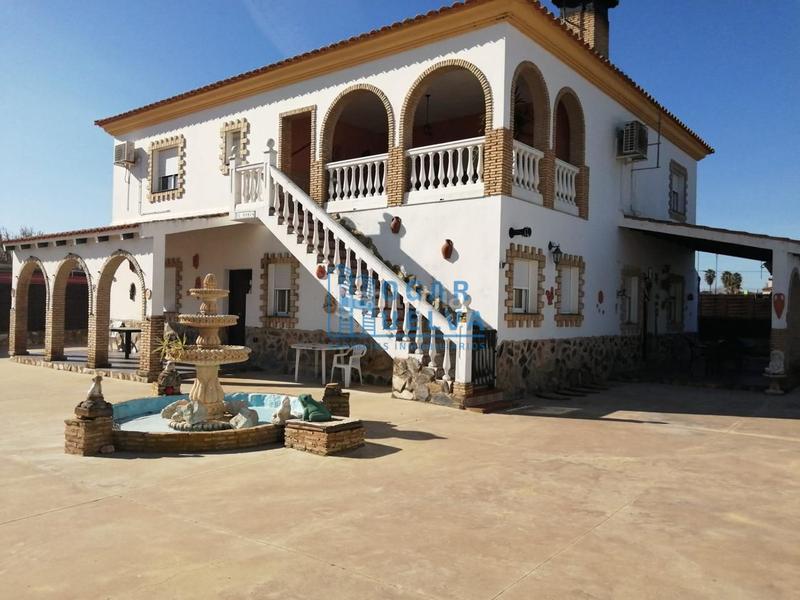 Foto e77788b0-1ea5-4139-b5d8-9d952d9f56d4. Casa fantástico chalet independiente de 2 plantas en Aljaraque