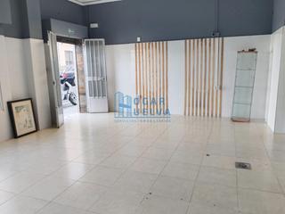 Location Local commercial à Núcleo Urbano. Alquiler de local a buen precio