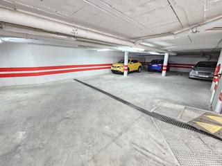 Parking voiture  Larga. Plaza de aparcamiento centro