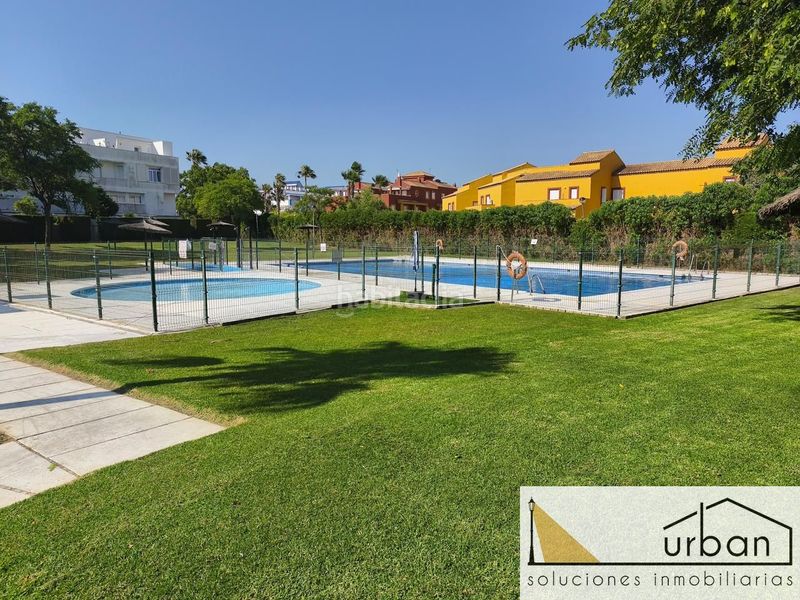 Foto a649f6cd-0600-4d6c-8600-ec8668f0af78. Planta baixa amb aparcament piscina a Costa Ballena - Largo norte Rota