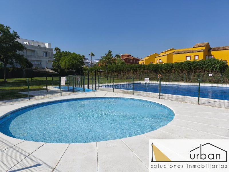 Foto b121dfaf-4d82-4ba9-92ab-33b7e1d4eac9. Planta baixa amb aparcament piscina a Costa Ballena - Largo norte Rota