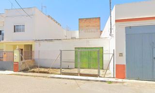 Wohngrundstück in Calle Virgen del Carmen