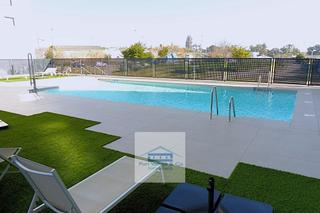 Lloguer Pis a Santa Rosa - Valdeolleros. Alquiler amueblado a estrenar en residencial con piscina.