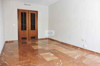 Piso en Centro. Piso junto a corte inglés.