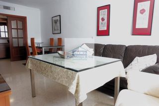 Alquiler Piso en Santa Rosa - Valdeolleros. Piso de 3 habitaciones y 2 baños con garaje incluido.