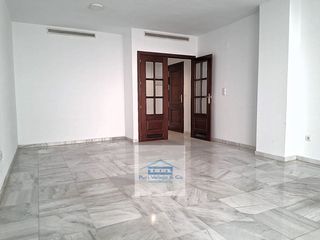Miete Etagenwohnung in Huerta de la Reina - Trassierra. Alquikler sin muebles en vialnorte.