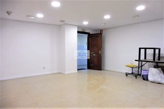 Affitto Ufficio in Centro. Oficina de 62m en calle principal en el centro.