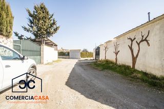Masia en Casco Hist�rico. Estupenda finca en churriana de la vega junto al vial,  la finca