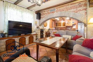 Casa aparellada a Peligros. Casa domotizada de gran tamaño con placas solares, terraza y chi