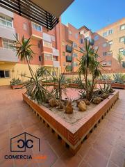 Appartement à Rosaleda - Juventud. Oportunidad única en calle santo tomás de villanueva!local inter