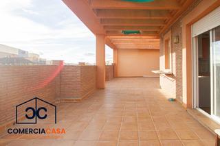 Location Attique à Casco Histórico. Precioso atico con vistas espectaculares y dos terrrazas con mas