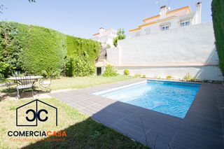 Casa pareada en Peligros. Exclusivo pareado en urbanización monte luz descubre este encant